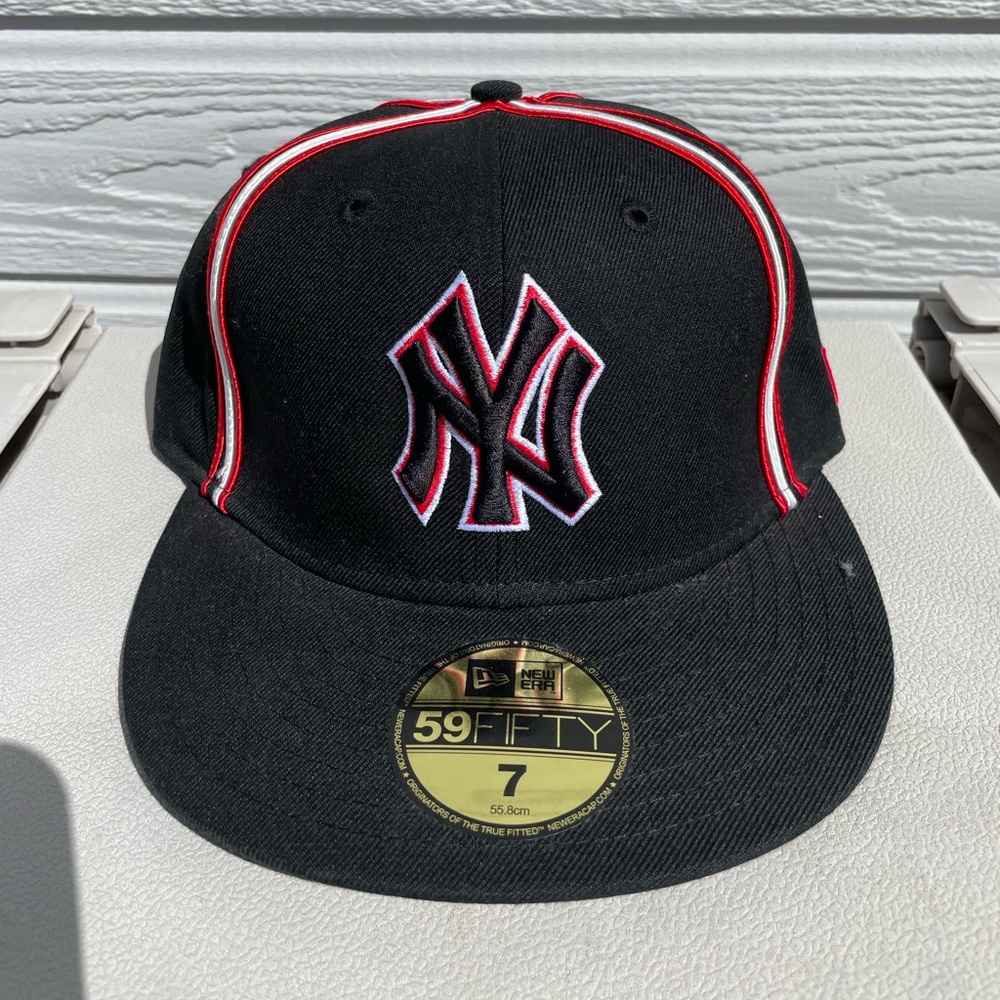 NY Yankees size 7 fitted baseball cap